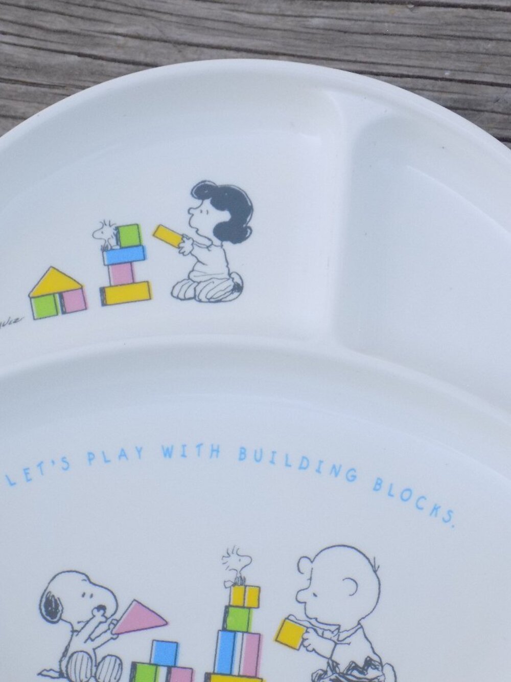 PEANUTS SNOOPY AND FRIENDS CHILDS DIVIDED PLATE  2016 MADE IN JAPAN *